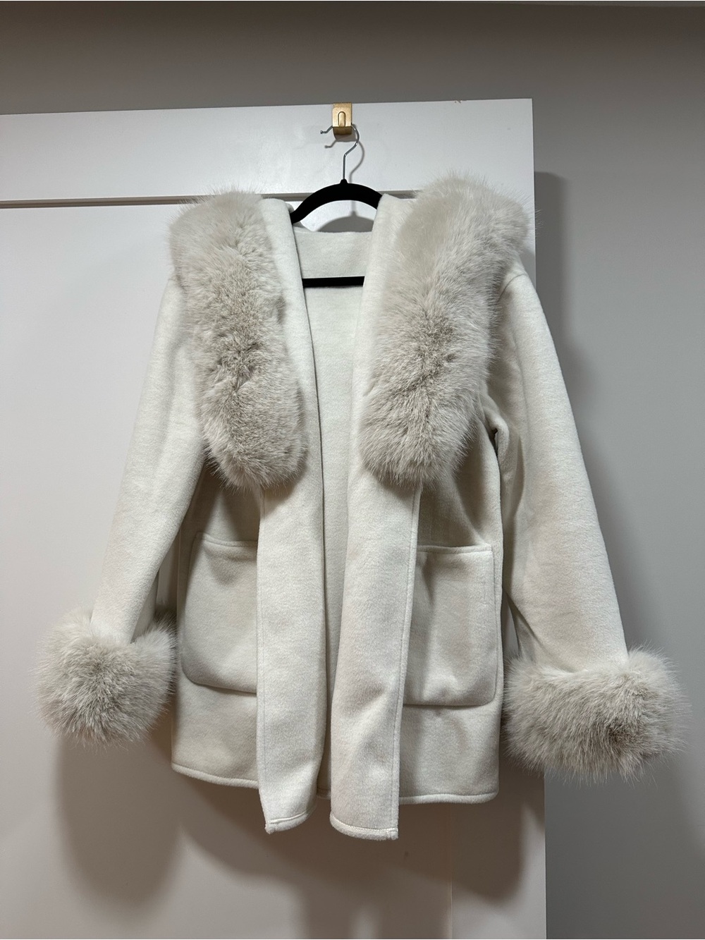Women’s Cashmere Cream Faux-Fur Trim Coat
